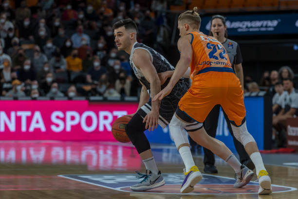 这暴露出他 这暴露出他