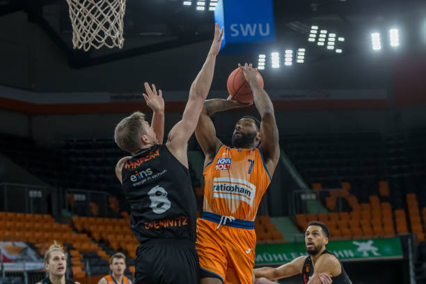 裁判员需做 裁判员需做