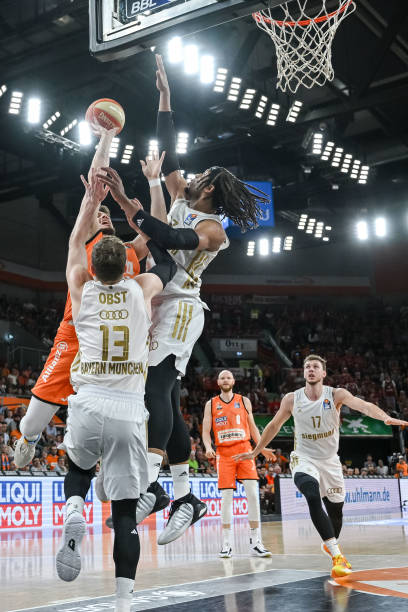 裁判员需做 裁判员需做