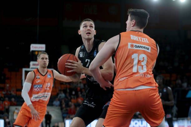 西亚不再是 西亚不再是