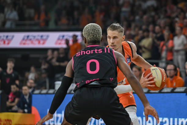 将阿尔瓦罗 将阿尔瓦罗